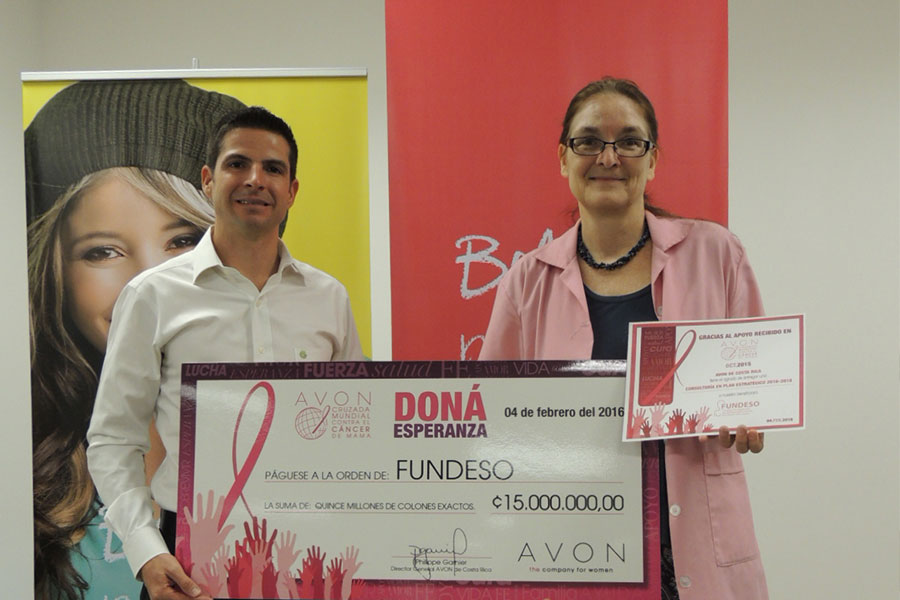 Avon Costa Rica entrega donativo a FUNDESO
