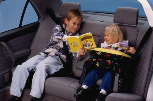 ¿Qué medidas de seguridad hay que tomar en cuenta al viajar con niños?