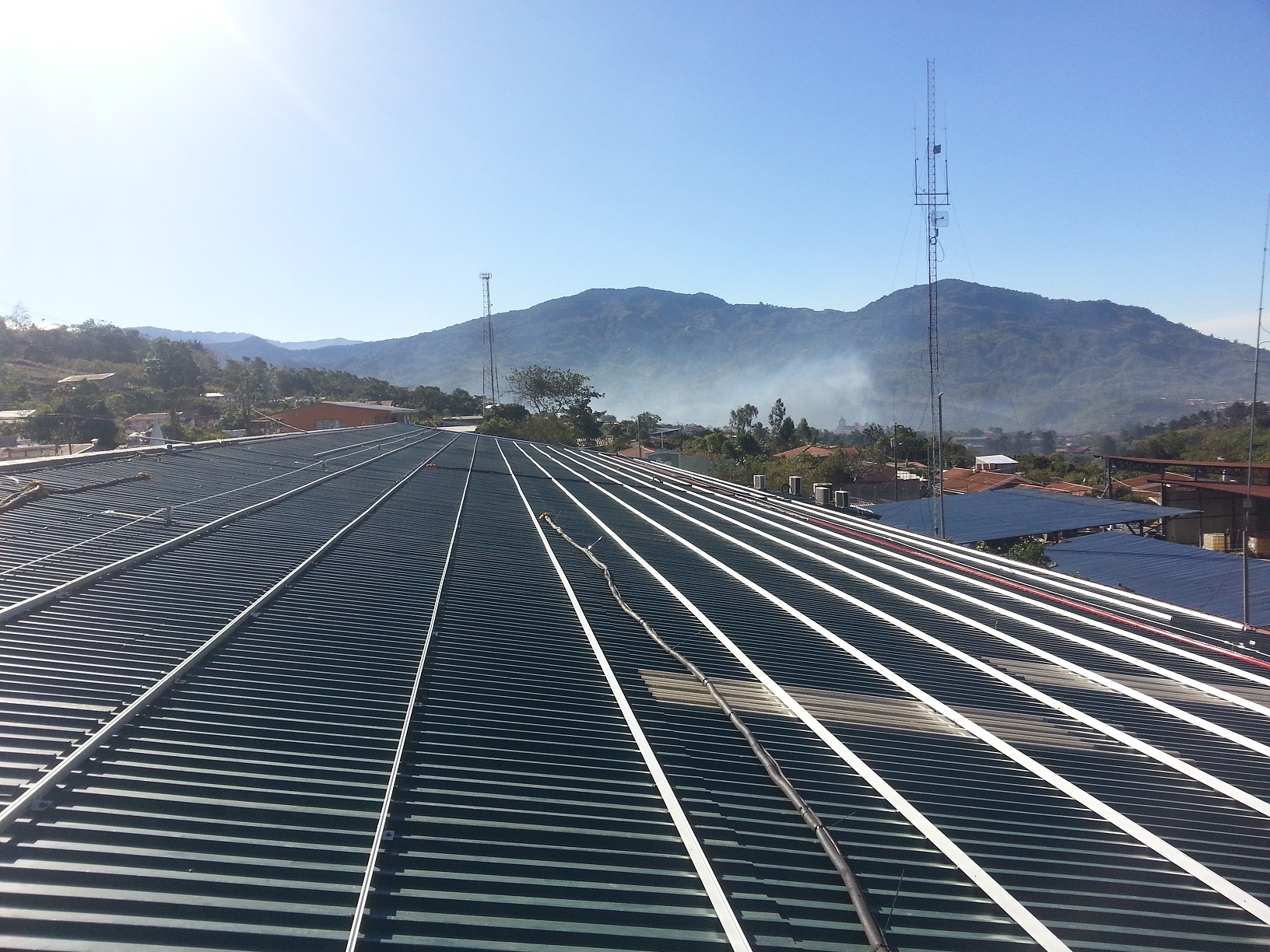 Coopesantos inicia plan piloto para impulsar energía solar