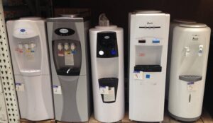 En el mercado hay diferentes opciones de dispensadores de agua.