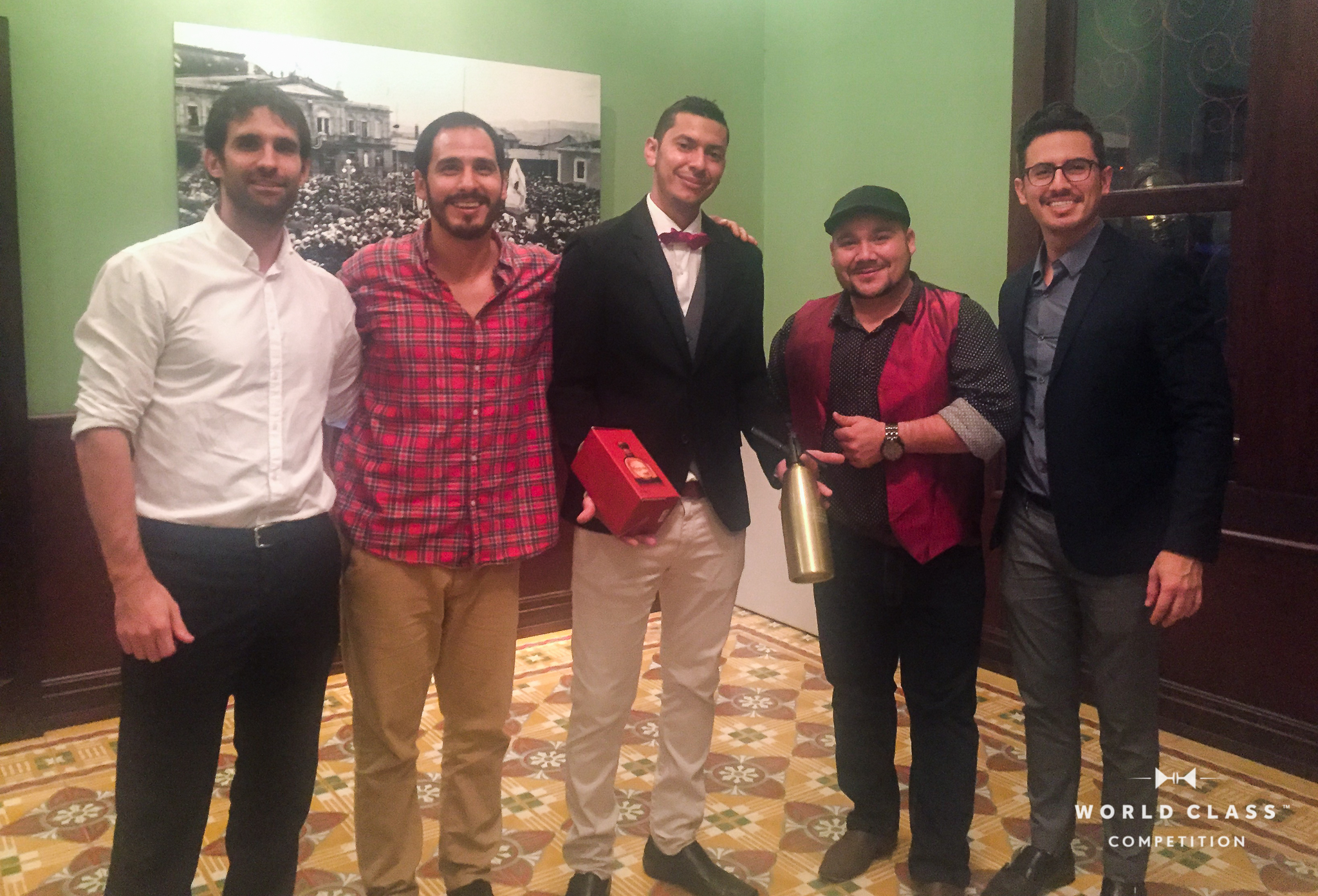 Frutas y plantas en la coctelería