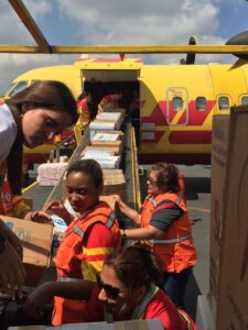 Equipos de voluntarios apoyarán la logística de la ayuda humanitaria en Manta. 