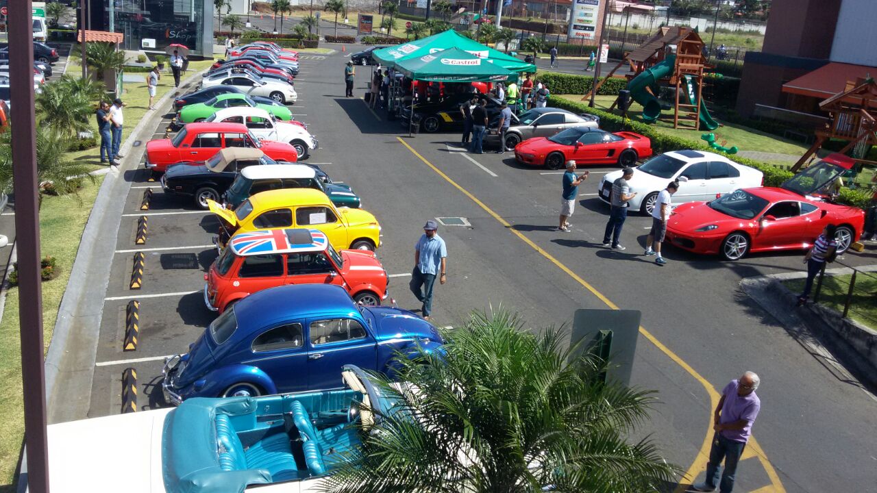 Fanáticos de los autos tienen una cita en el tradicional Cars and Coffee