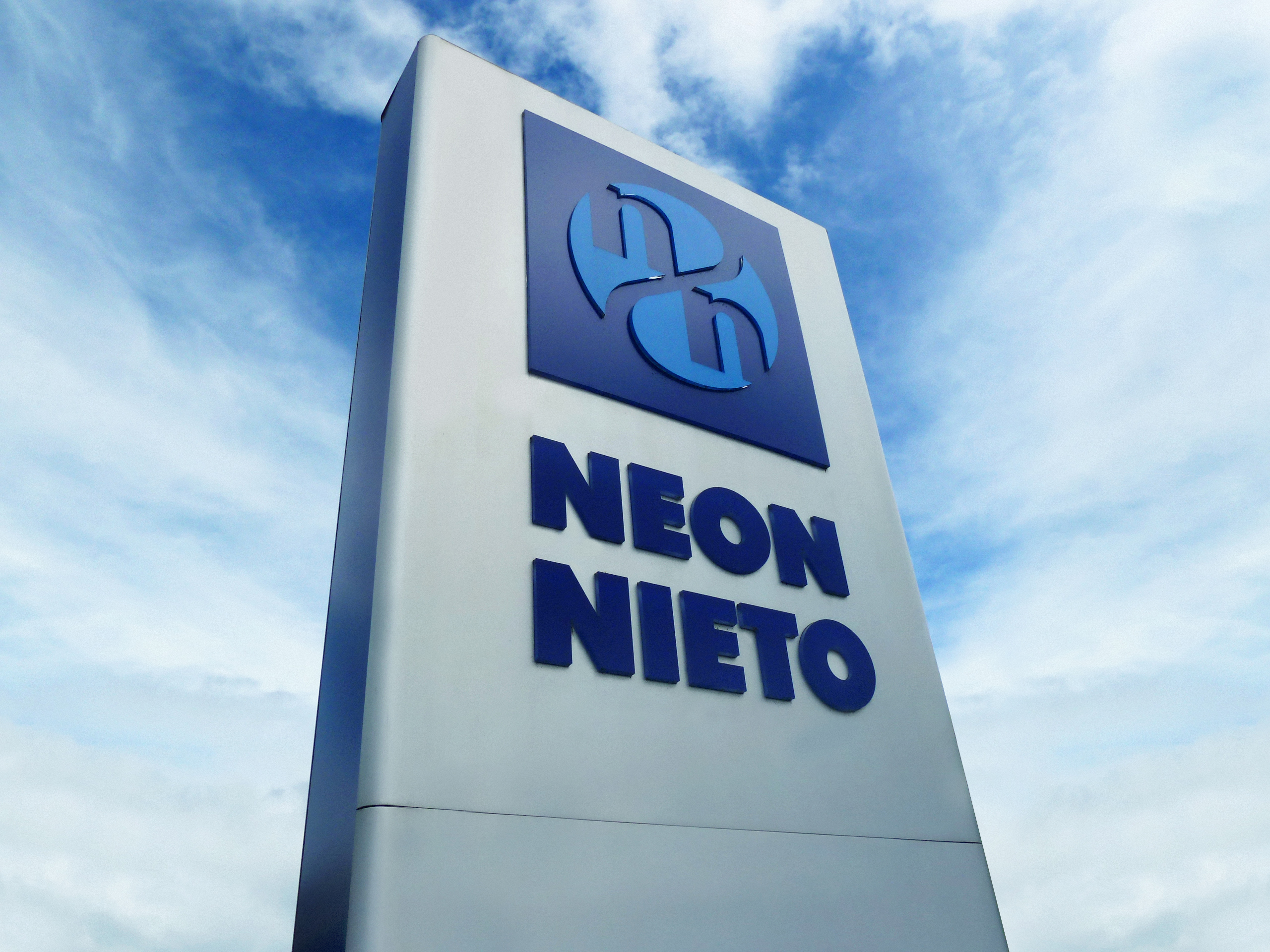 Neón Nieto abre planta en Guatemala, operaciones en Mexico e inicia exportaciones a Nigeria