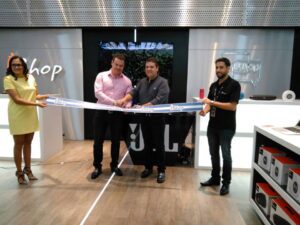 La tienda se encuentra ubicada en Galerías Santo Domingo. 