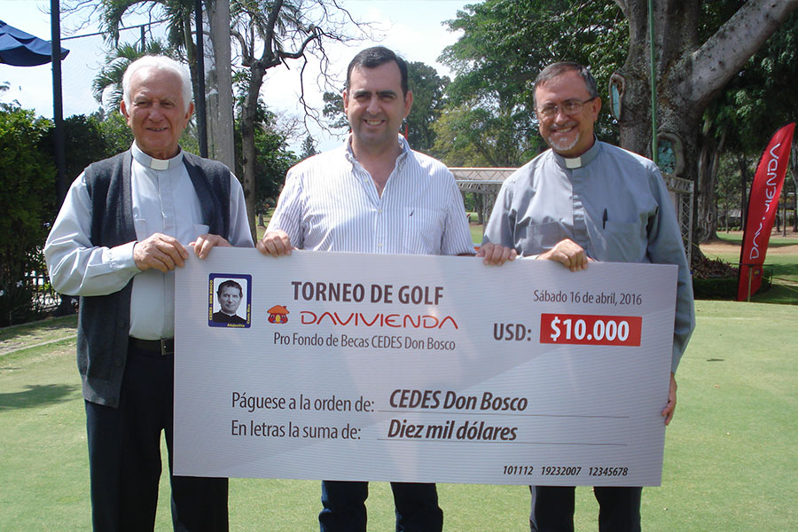 Torneo de Golf beneficia programa de becas de CEDES Don Bosco