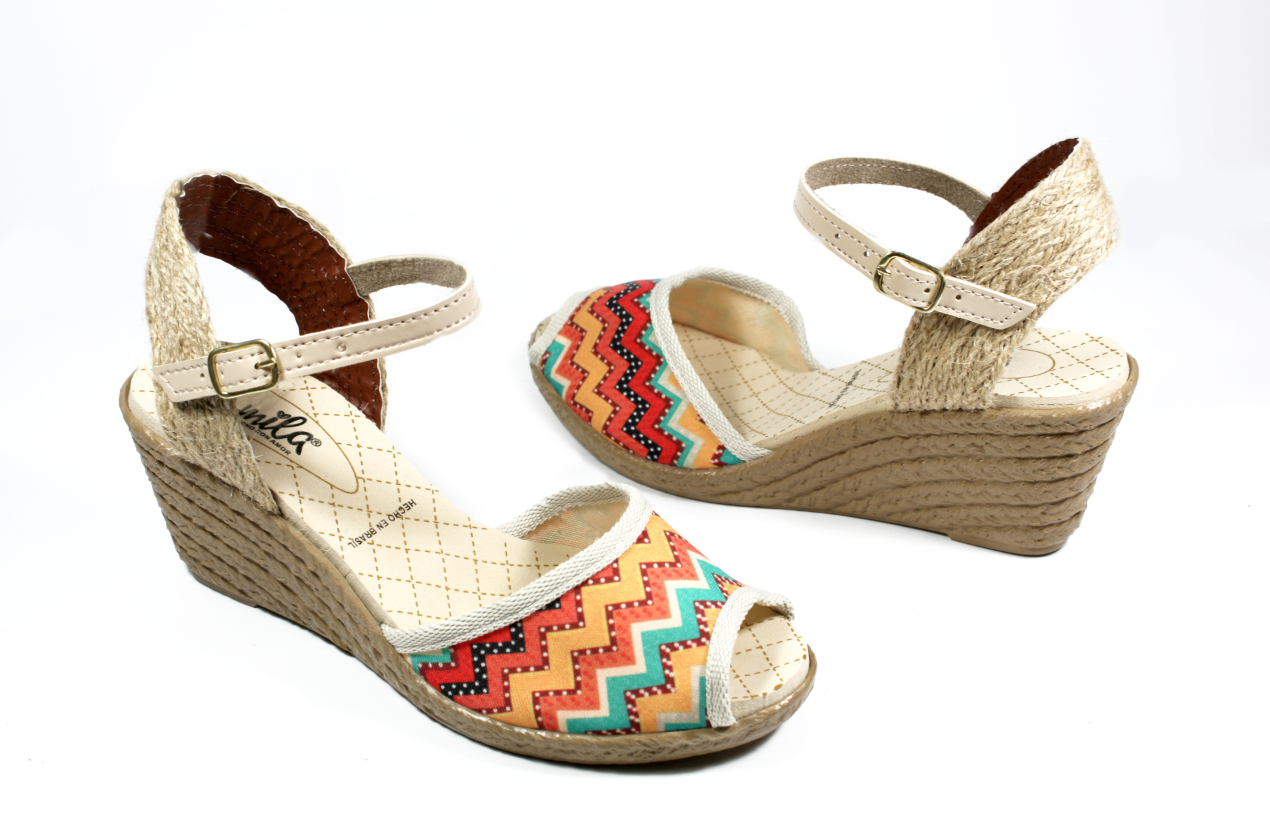 Zapatos confeccionados en Brasil llevan nombre de niña costarricense