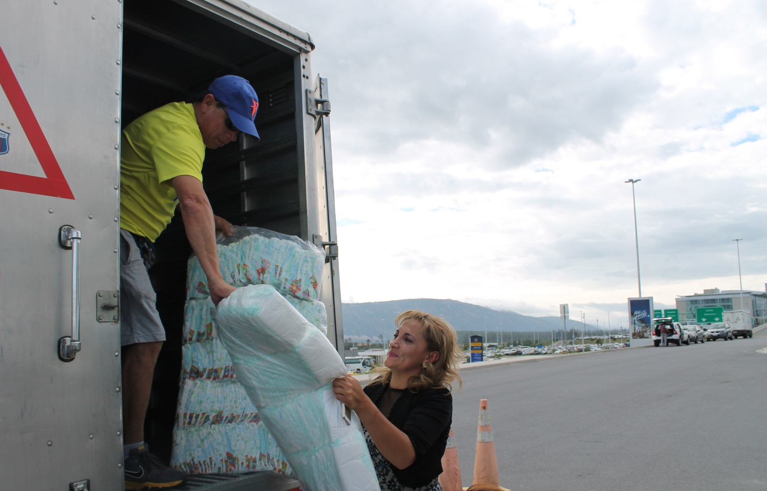 American Airlines y Fundación Jonathan apoyan a familias afectadas por terremoto