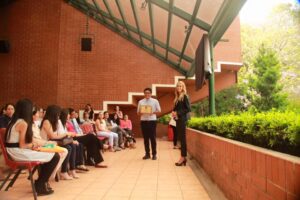 Alummnos de Antigua International School (AIS). 