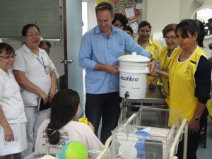 50  filtros purificadores  serán distribuidos  e  instalados en la Unidades del Centro Asistencial.