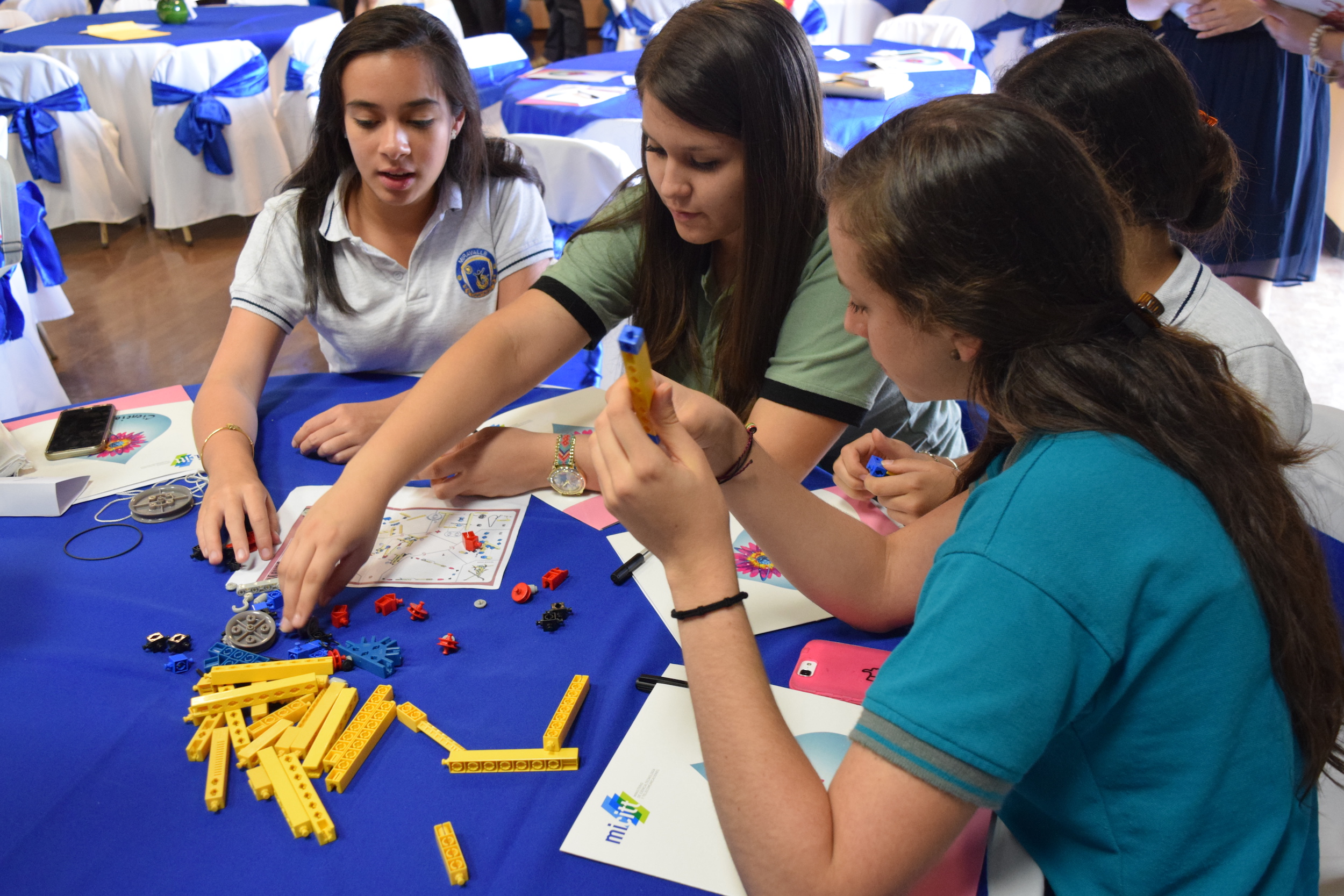 Intel refuerza importancia de atraer más jóvenes al mundo de la ciencia y la tecnología