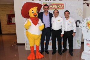 Victor García, socio fundador y director creativo de Don´t Stop Me Now, Álvaro Morales, presidente ejecutivo de Pollo Campero y Carlos Ramírez, vicepresidente de Mercadeo de Pollo Campero.