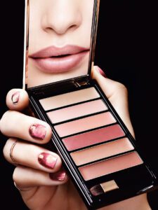 Tonos mates, tanto en labios como en rostro y ojos son la tendencia.