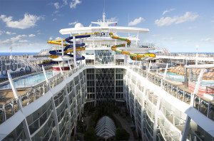 Siete icónicos vecindarios y el internet más rápido en alta mar, también forman parte del exclusivo estilo a bordo del Harmony of the Seas.