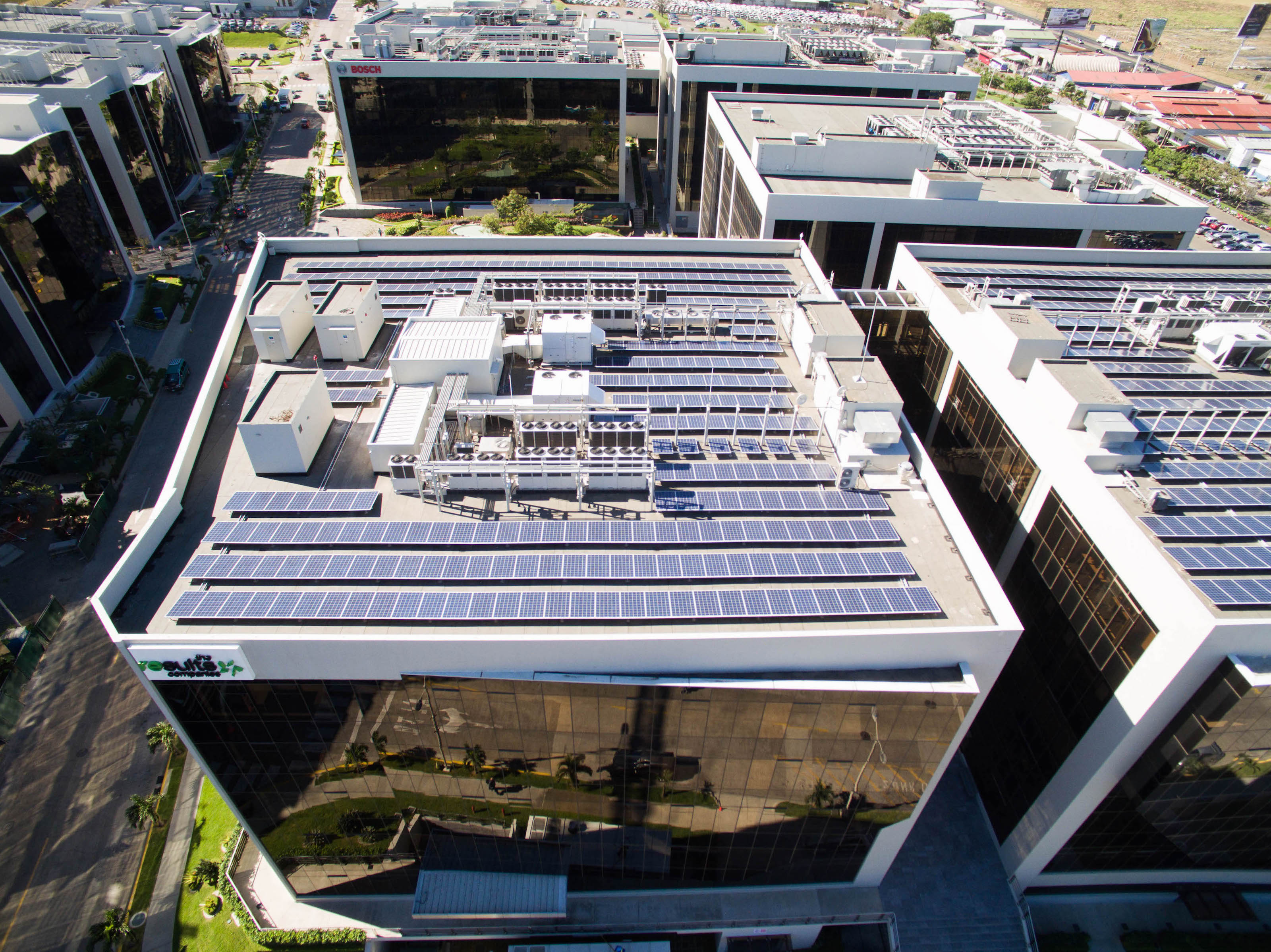 Sistemas de energía solar de Panasonic ahorran millones de colones
