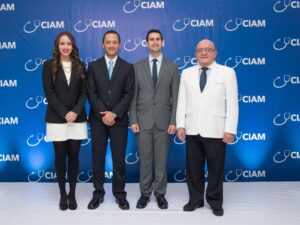 Lyn Kachler, jefa de Relaciones Públicas, Seguros G&T, Manglio Rodas, gerente de Experiencia y voz del cliente Seguros G&T, Christian Nolck, Gerente de Seguros y Fianzas, Seguros G&T y Dr. Raúl Arévalo, director Médico CIAM Los Altos, Xela.