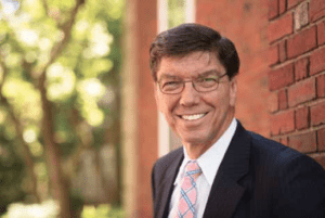 Clayton Christensen, de la Universidad de Harvard, gurú de la innovación y promotor de estudios sobre innovaciones disruptivas.