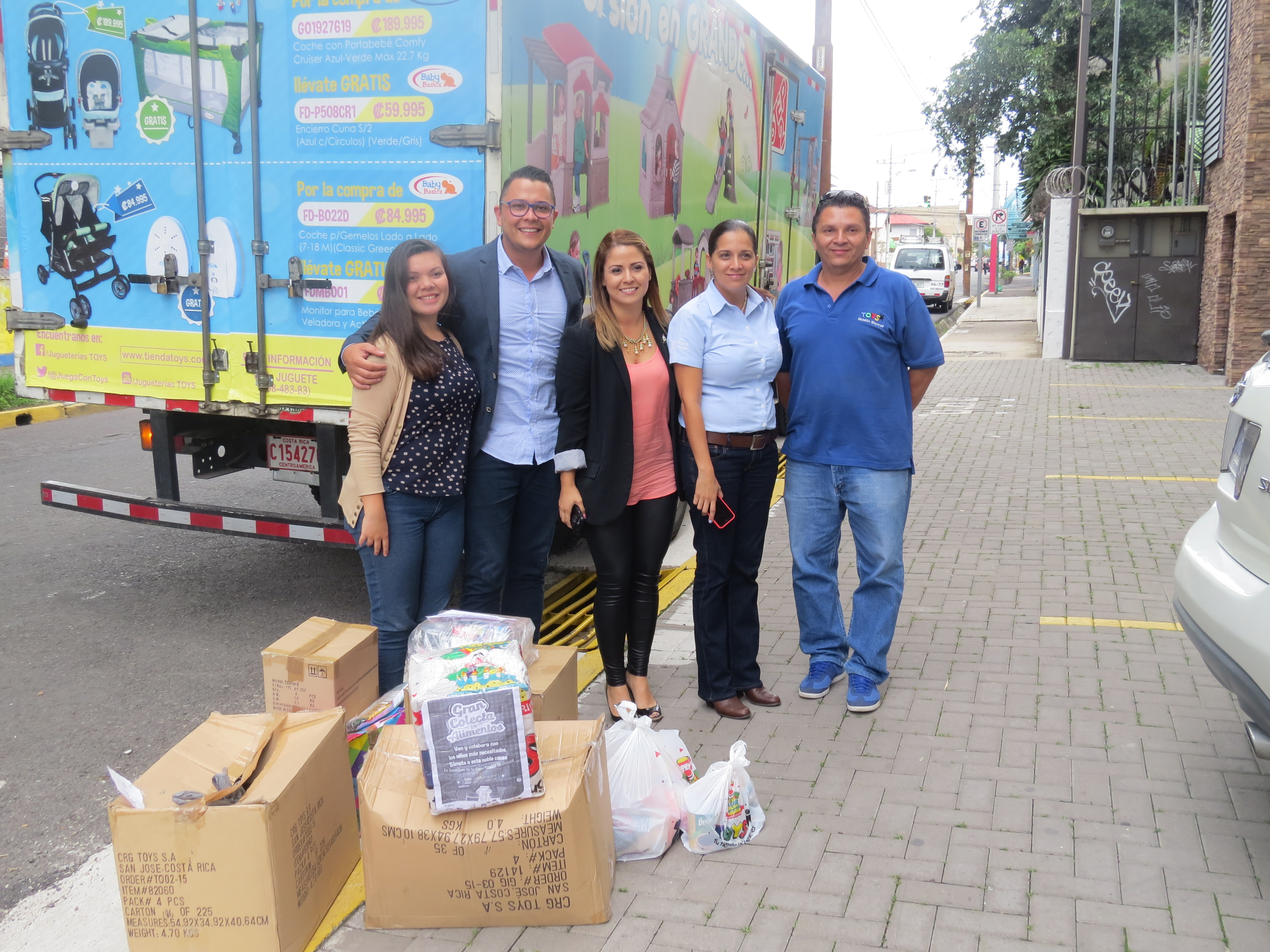 Jugueterías Toys entregó víveres a Casa Ronald McDonald Costa Rica