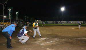 Juego entre Banpro Grupo Promerica y de la Almacenadora de Exportaciones S.A., (Almexsa) en el Estadio Multideportivo.