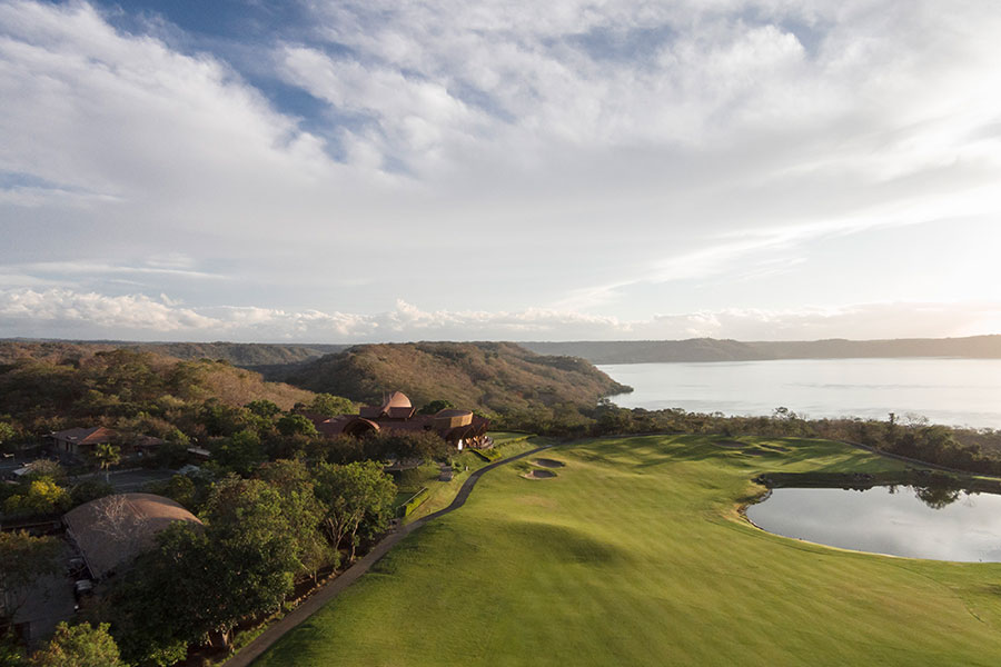 Four Seasons impulsa liderazgo en guanacastecos con el golf
