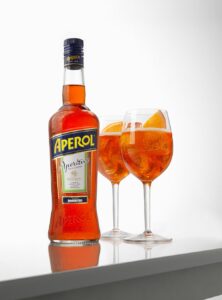 Aperol conocido en todo el mundo por su auténtico y único sabor a naranja.