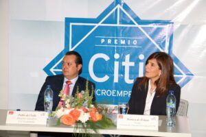 Pablo del Valle, director ejecutivo de Citi Guatemala y Mónica de Zelaya, decana Facultad de Ciencias Económicas UFM.