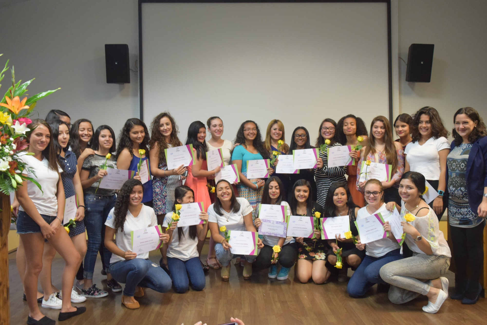 29 jóvenes en riesgo social se graduaron de «Yo soy el cambio, construyo mi futuro»