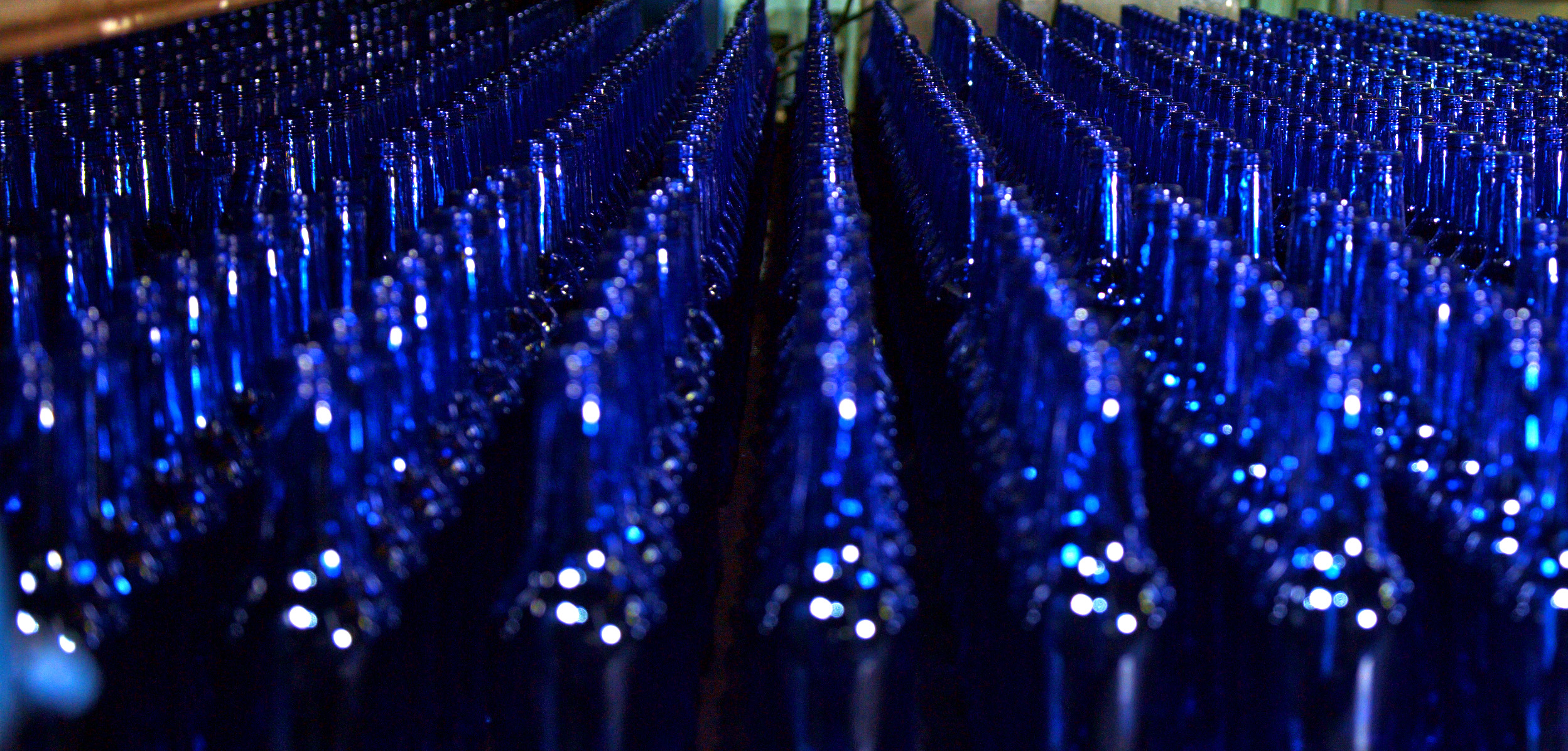 Guatemala produce vidrio de color para Centroamérica