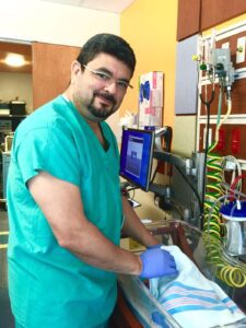 El Dr. Pablo Valencia, neonatólogo, forma parte del equipo que visitará Honduras.