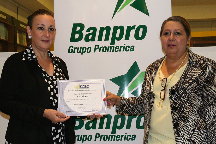 Banpro recibe reconocimientos