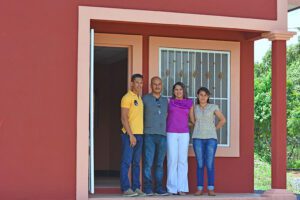 La familia se mudará en octubre a su nueva casa.