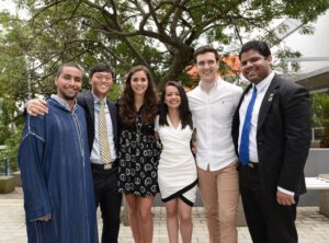 Daniela Calderón, co-fundadora del Proyecto Semillas (de blanco), representa a Costa Rica.