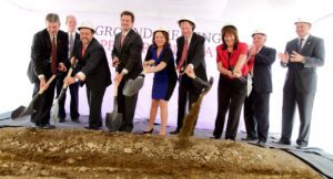 Acto de colocación de primera piedra de la universidad.