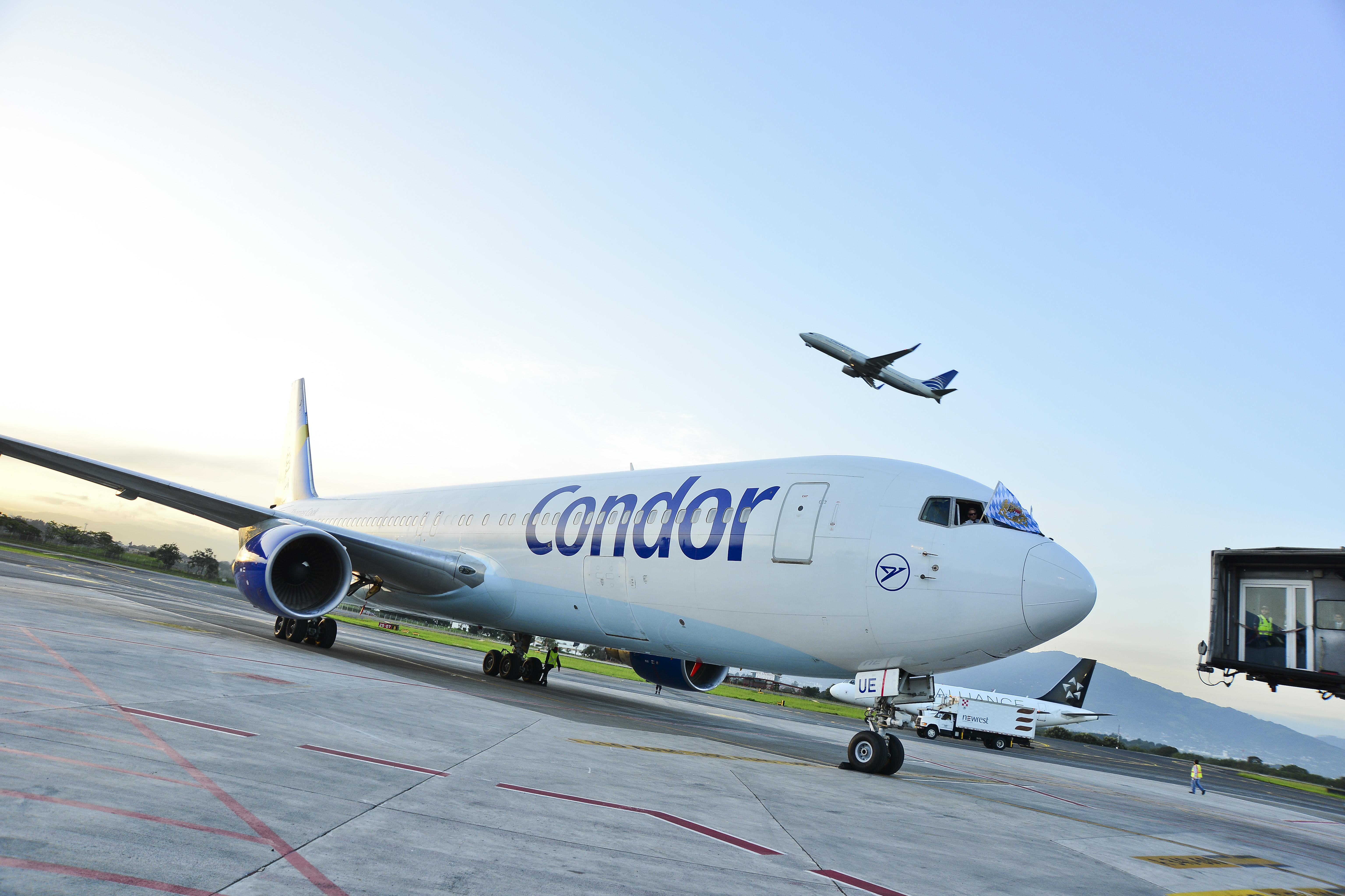 Condor inauguró vuelo directo entre Múnich y Costa Rica