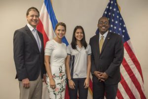 Alfredo Monge, Maria José Monge, Estibaliz Rodríguez y el embajador de Estados Unidos, Fitzgerald Haney. Foto: Eyleen Vargas.