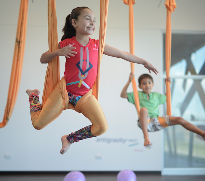 Niños pueden aprovechar las vacaciones cantando, bailando y volando