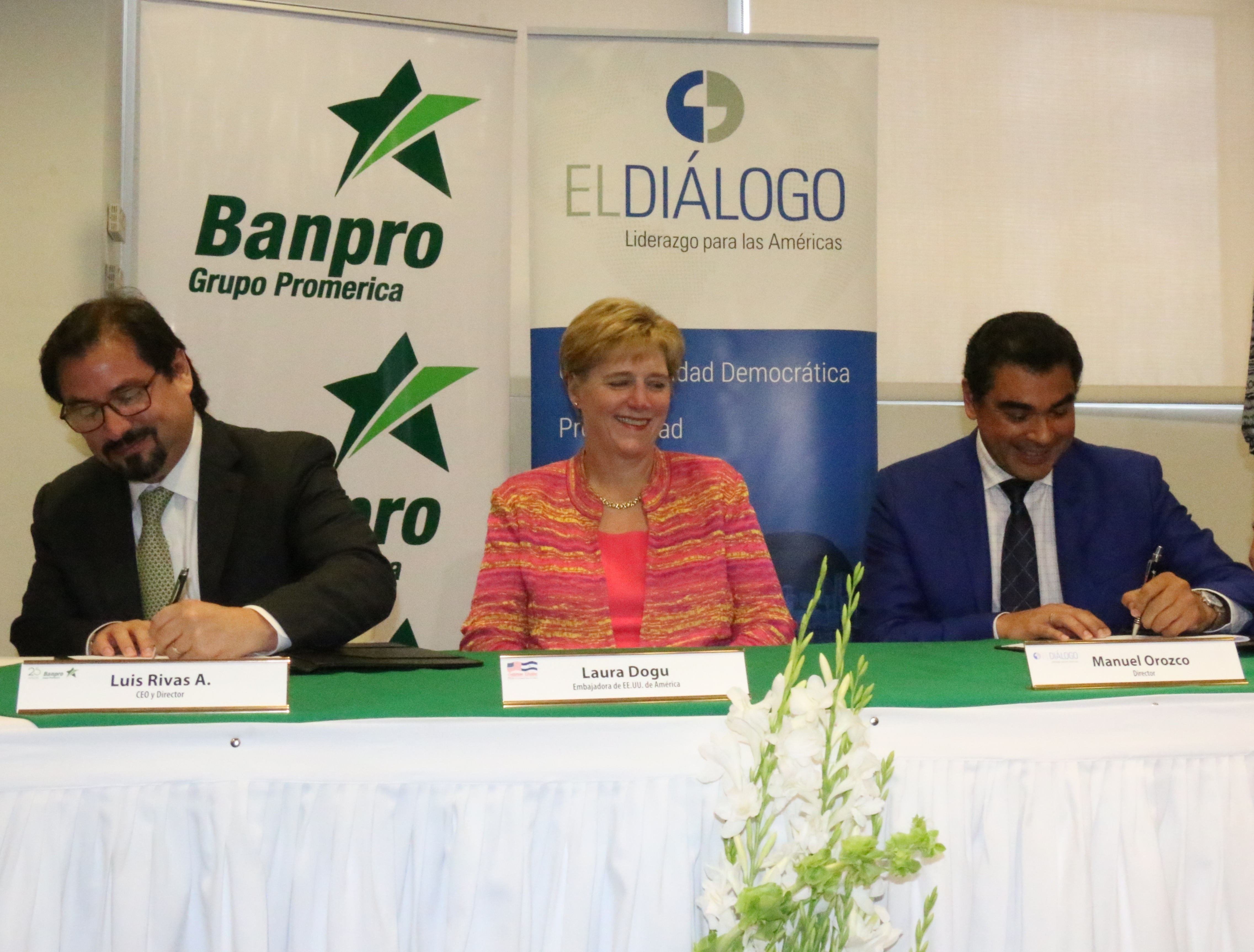 Diálogo y Banpro suscriben convenio