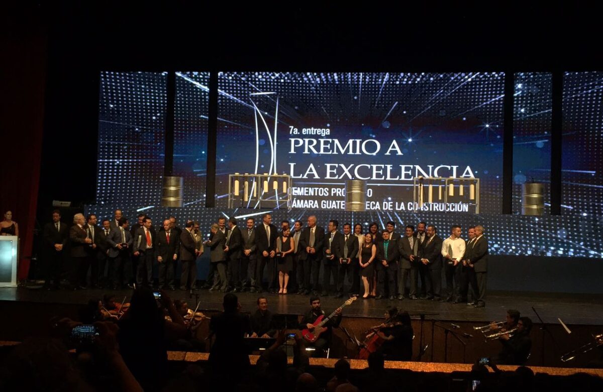 Grupo PreCon recibe Premio a la Excelencia de Cementos Progreso