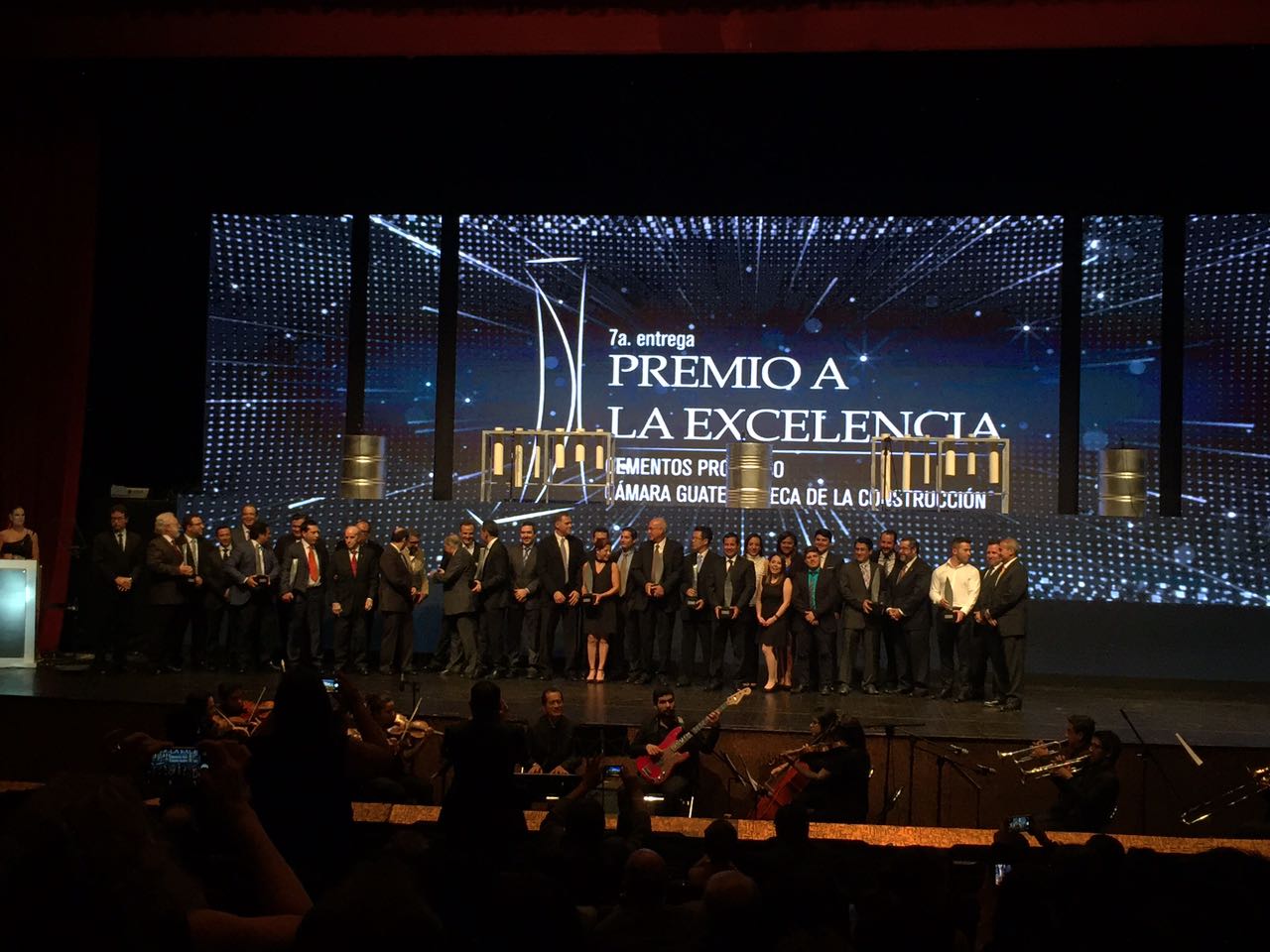 Grupo PreCon recibe Premio a la Excelencia de Cementos Progreso
