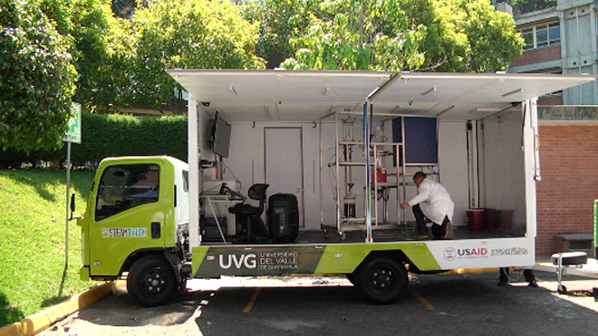 UVG presenta primer laboratorio móvil a escala de la región