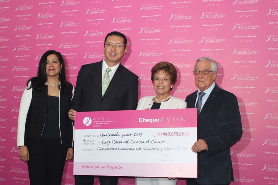 Entregan donativo para remodelar Clínica de Mamografía en Guatemala