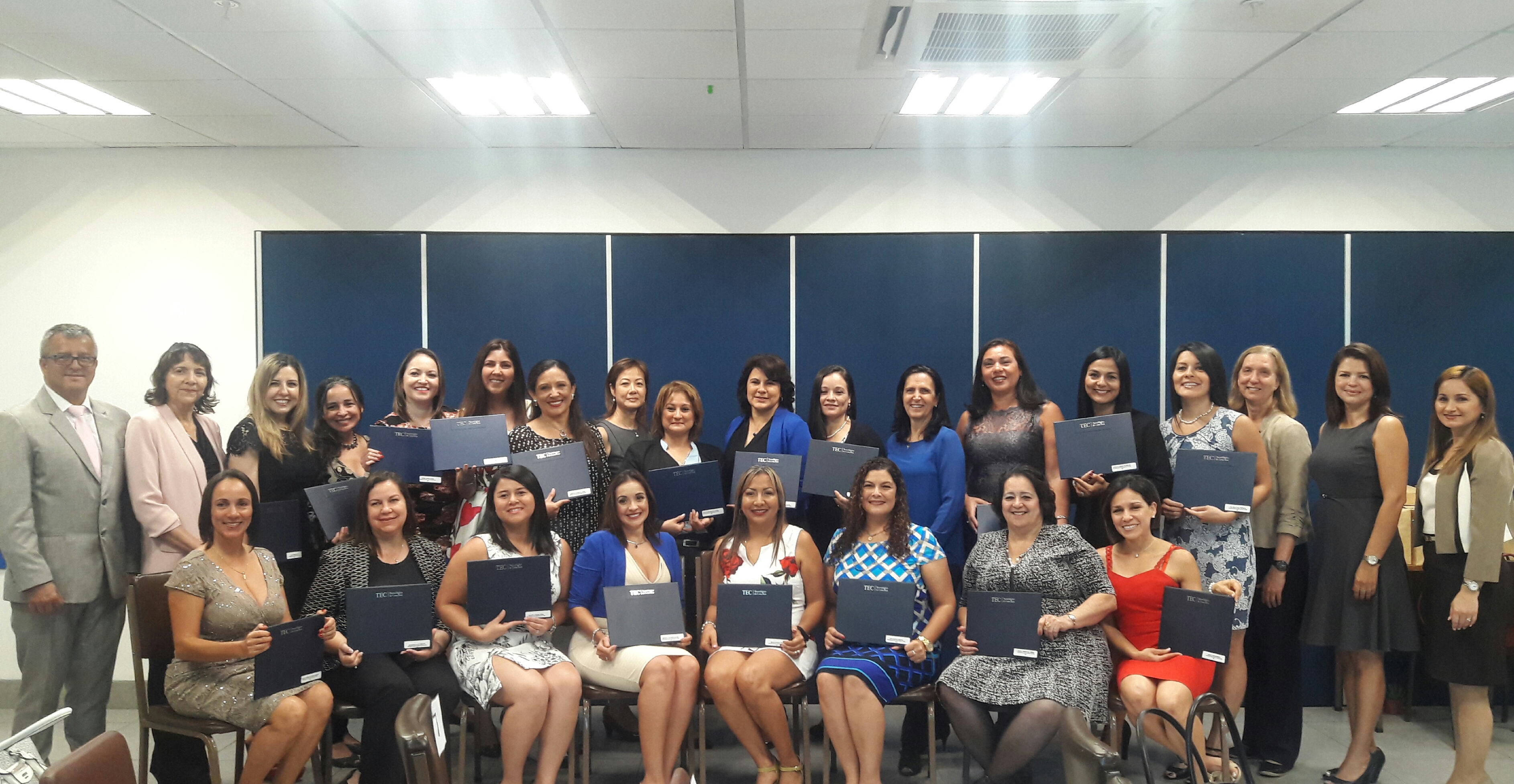 Primer grupo de Mujeres Líderes 360 se graduó en el ITCR