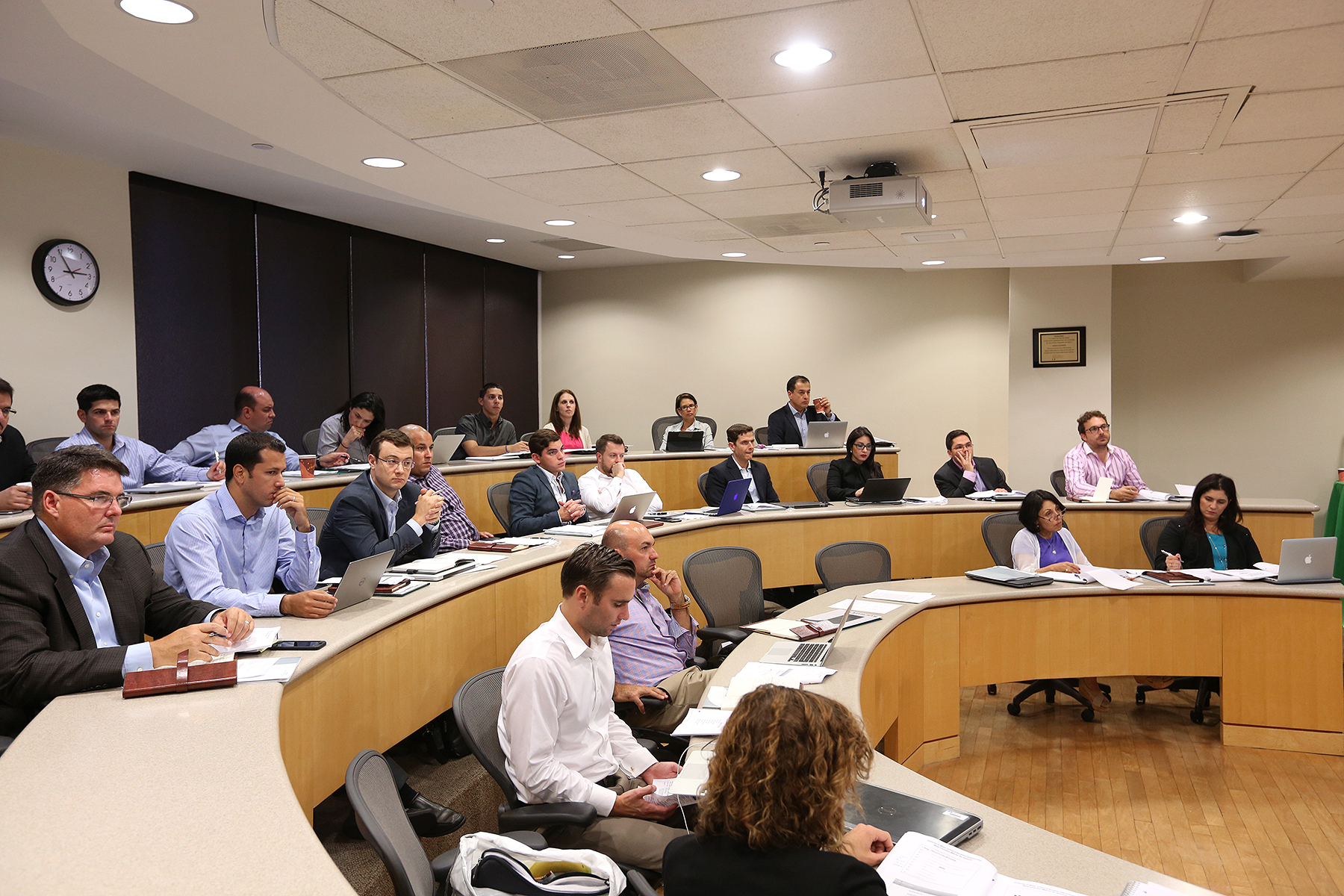 Escuela de Administración de Empresas de la Universidad de Miami destaca por su MBA en español en los EE.UU