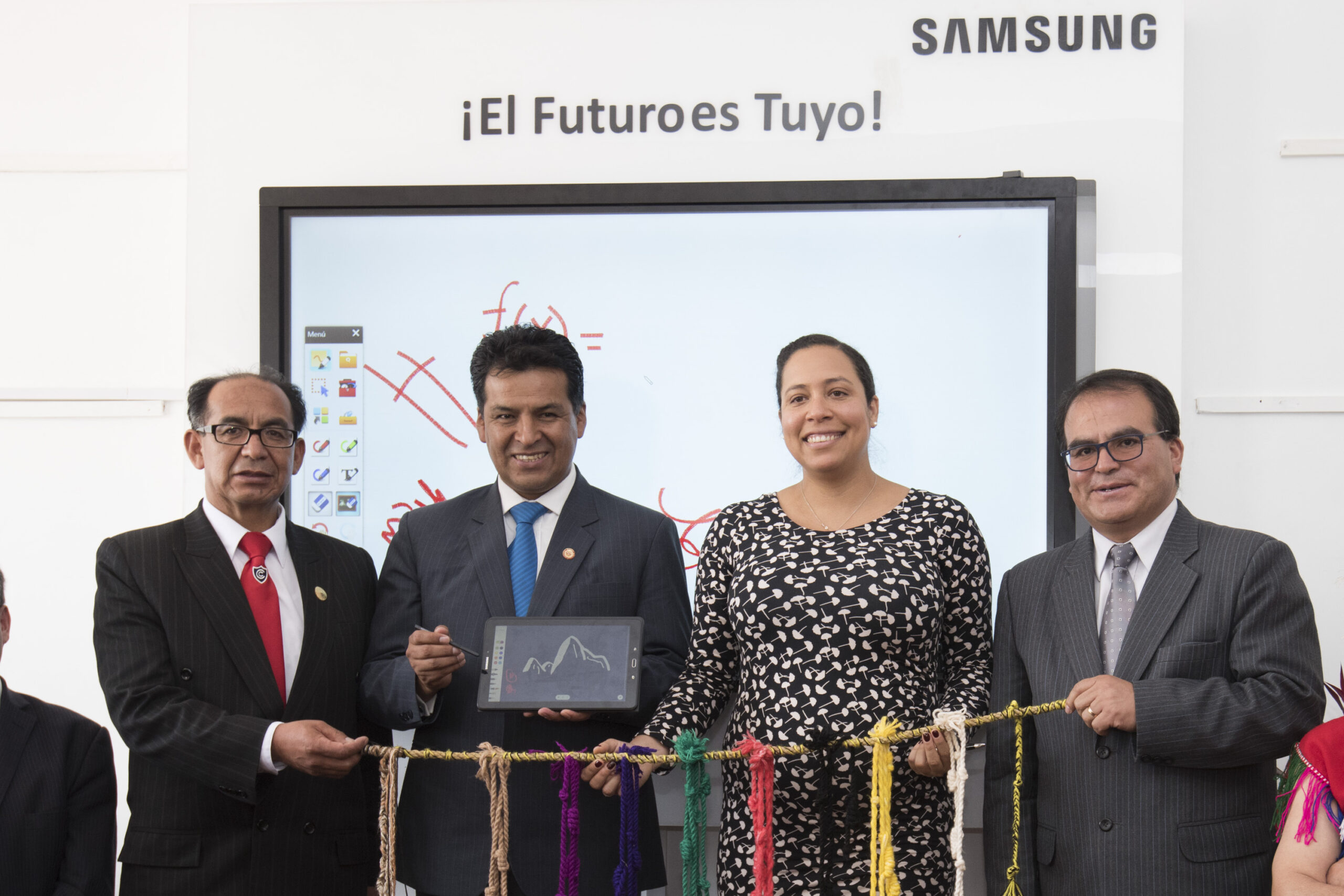 Descubre el Samsung Smart School de Cusco a través de un viaje al pasado