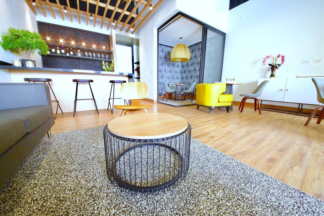 Centros comerciales diversifican oferta para atraer clientes