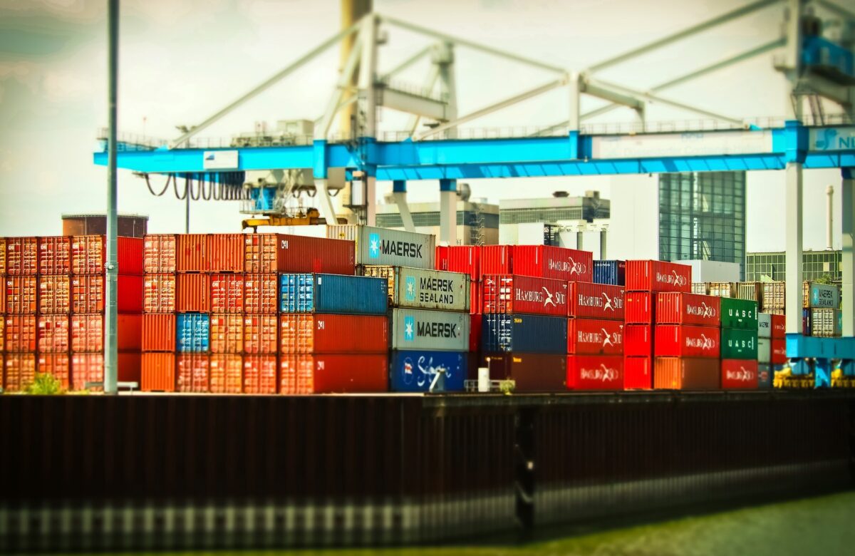 Transporte marítimo de contenedores experimenta una recuperación más sólida
