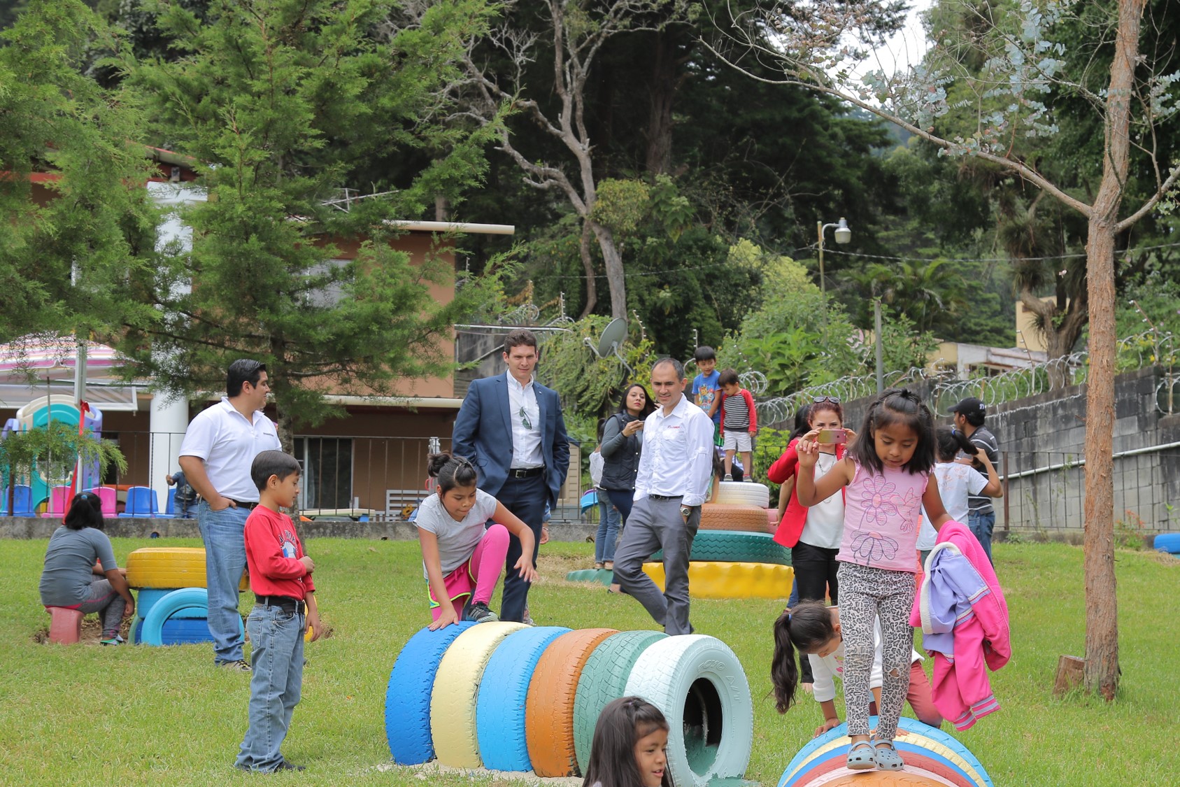 Bridgestone y Llanresa inauguran parque con llantas recicladas