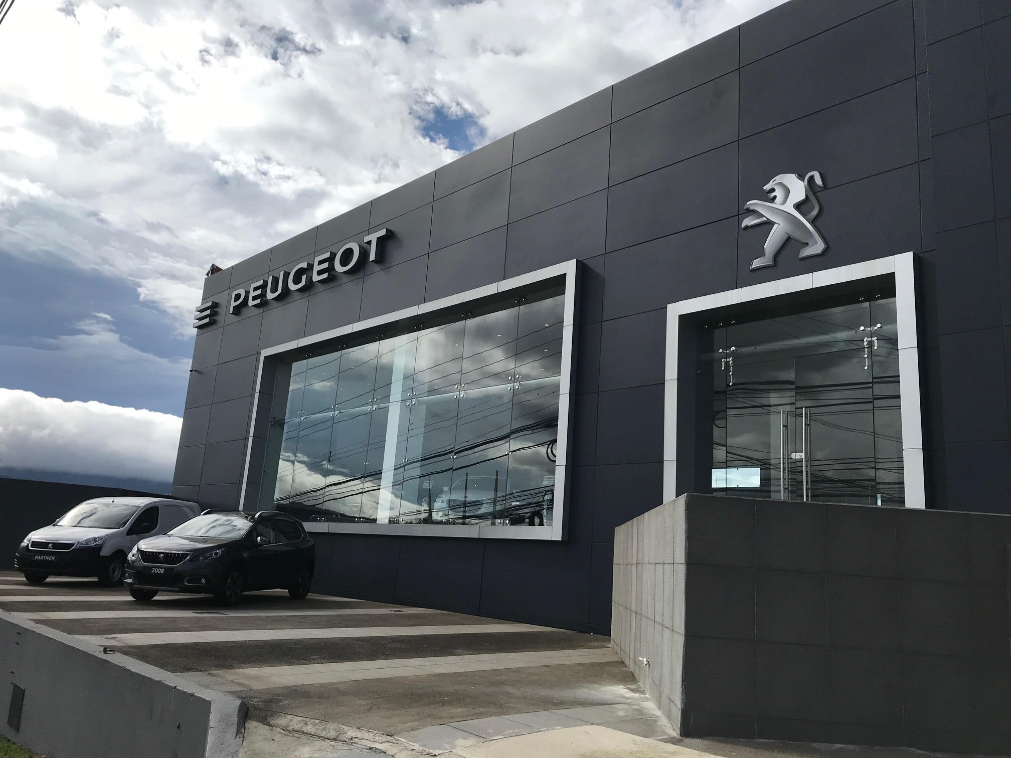 Showroom Peugeot en Curridabat amplió gama de modelos
