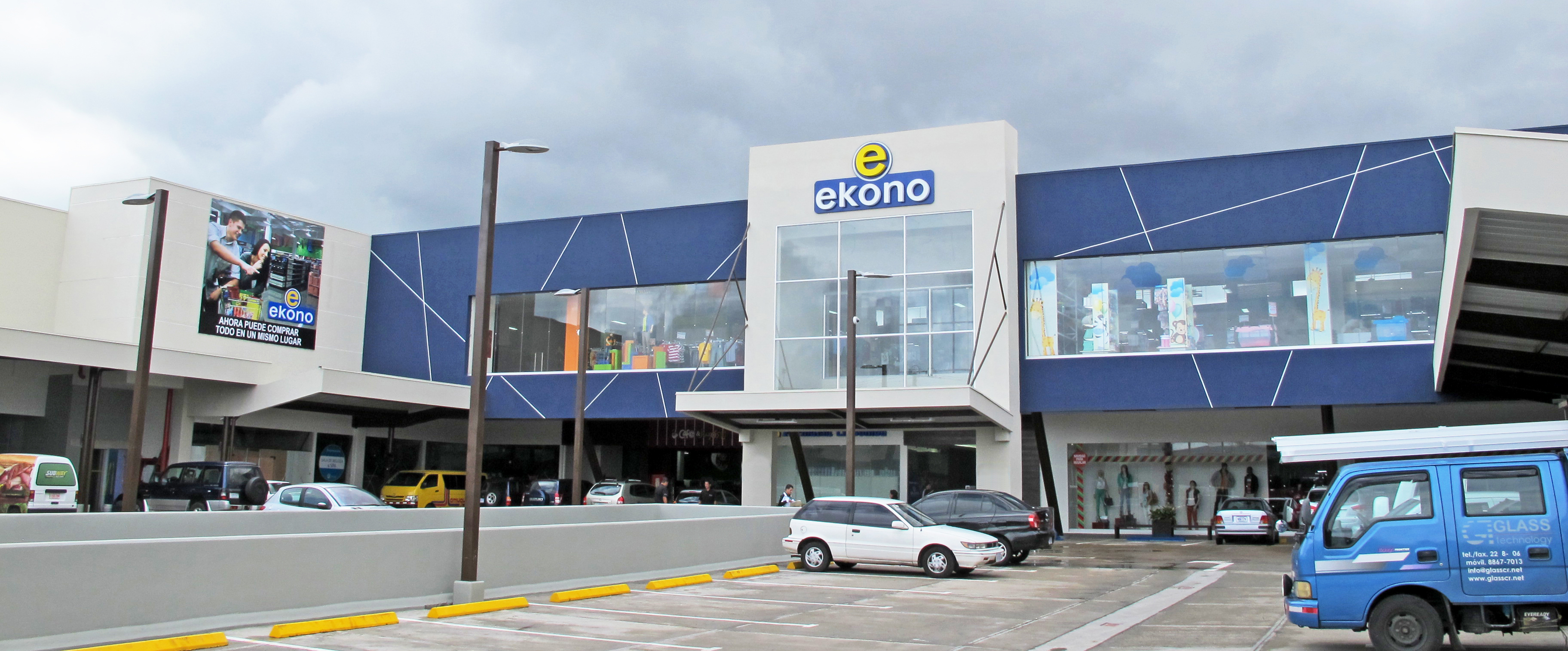 Tiendas Ekono inaugura farmacias La Bomba en cinco de sus tiendas