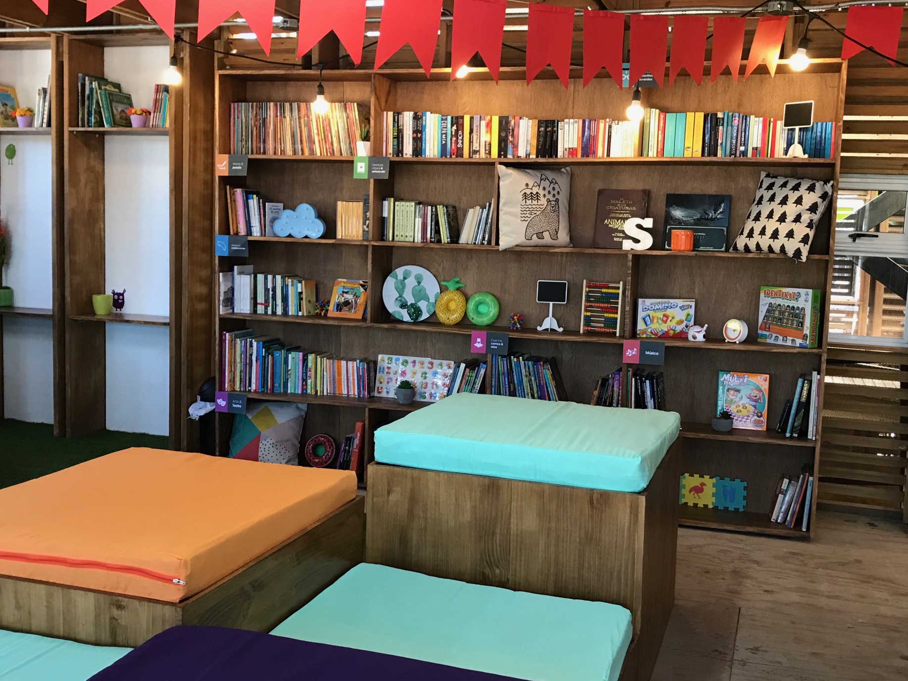 SIFAIS de La Carpio estrenó nueva biblioteca donada por Sylvania